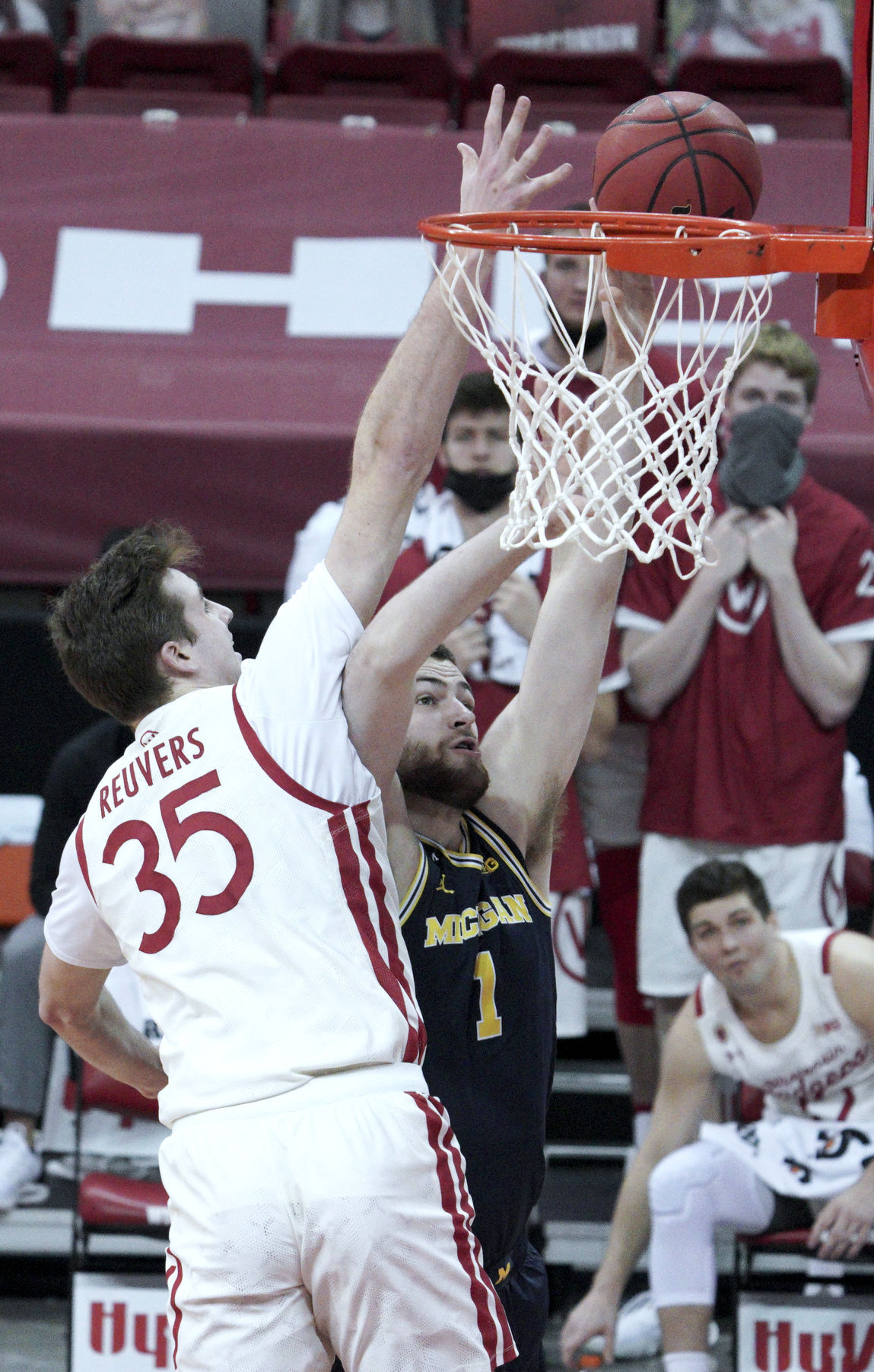 Michigan 67, UW 59